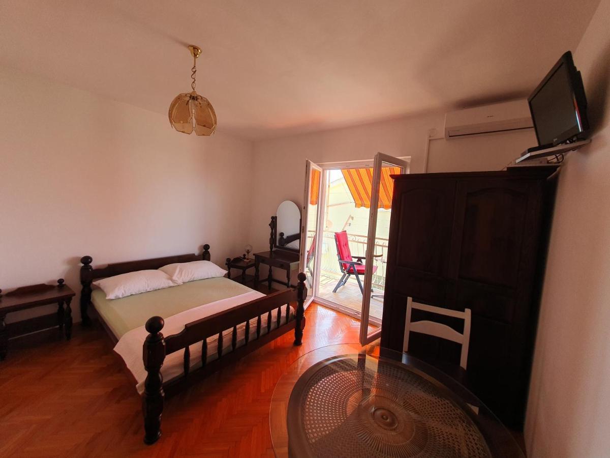Apartmani Miljak אומיס מראה חיצוני תמונה