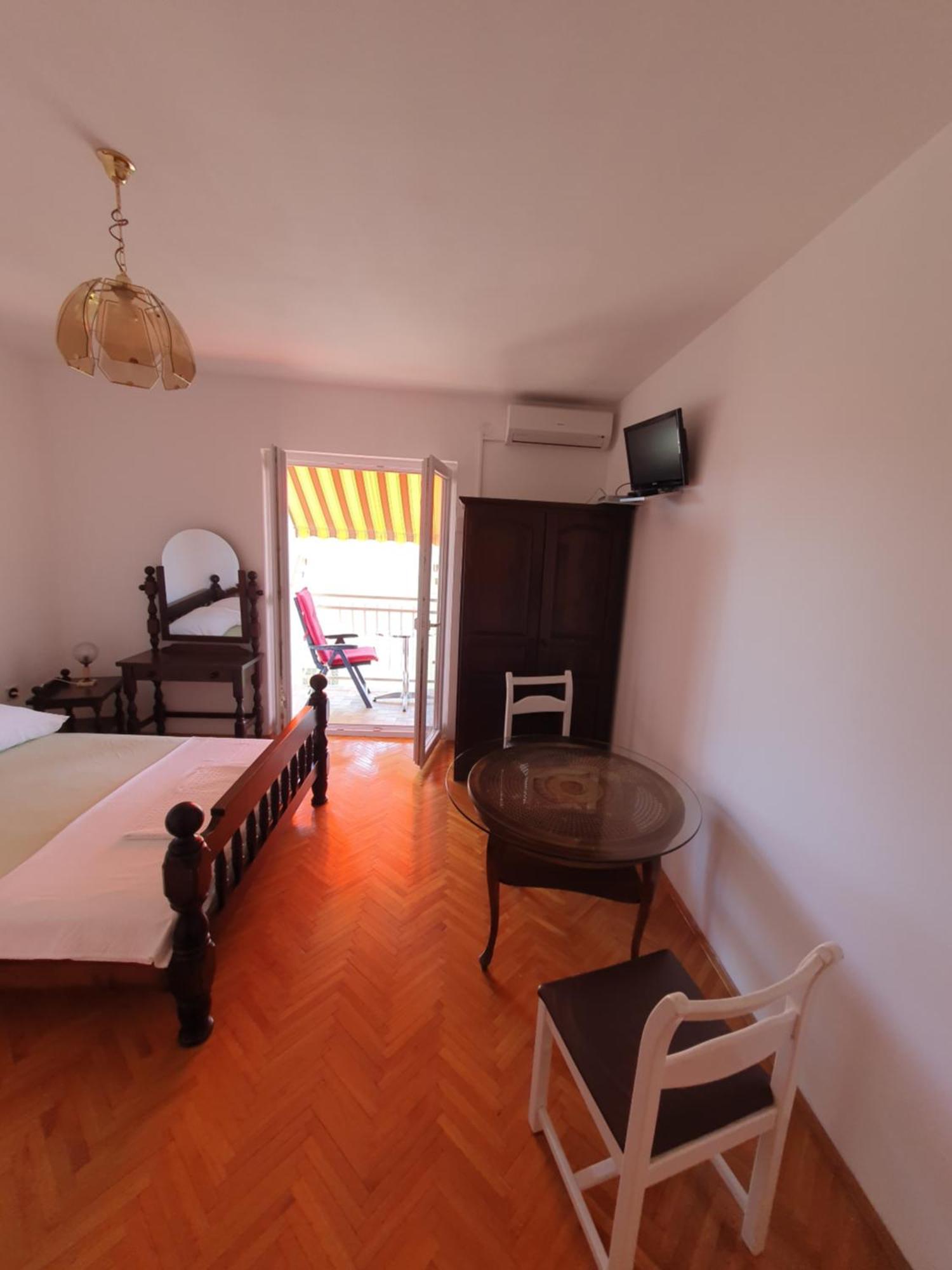 Apartmani Miljak אומיס מראה חיצוני תמונה